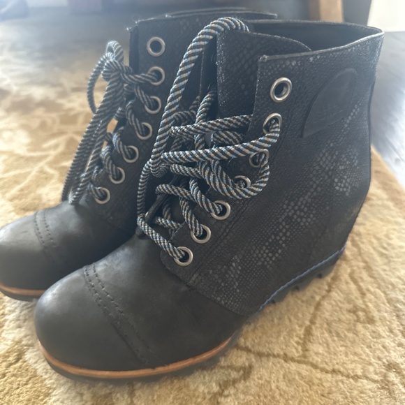 Sorel lace up black boots Joan of arc style like NEW - Picture 8 of 10